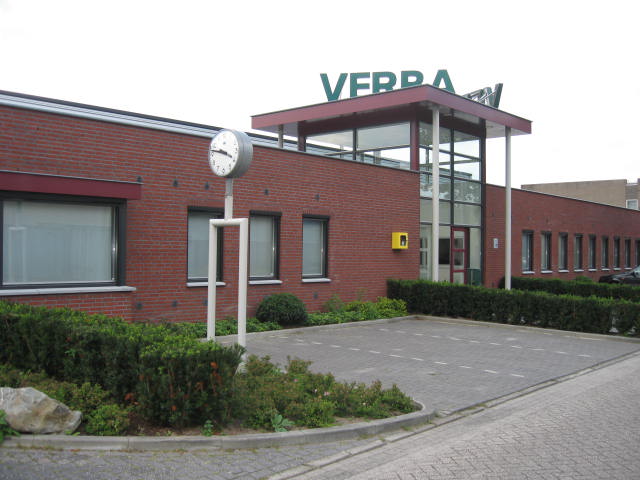 Eingang Verba, Fabrik für Futterautomaten